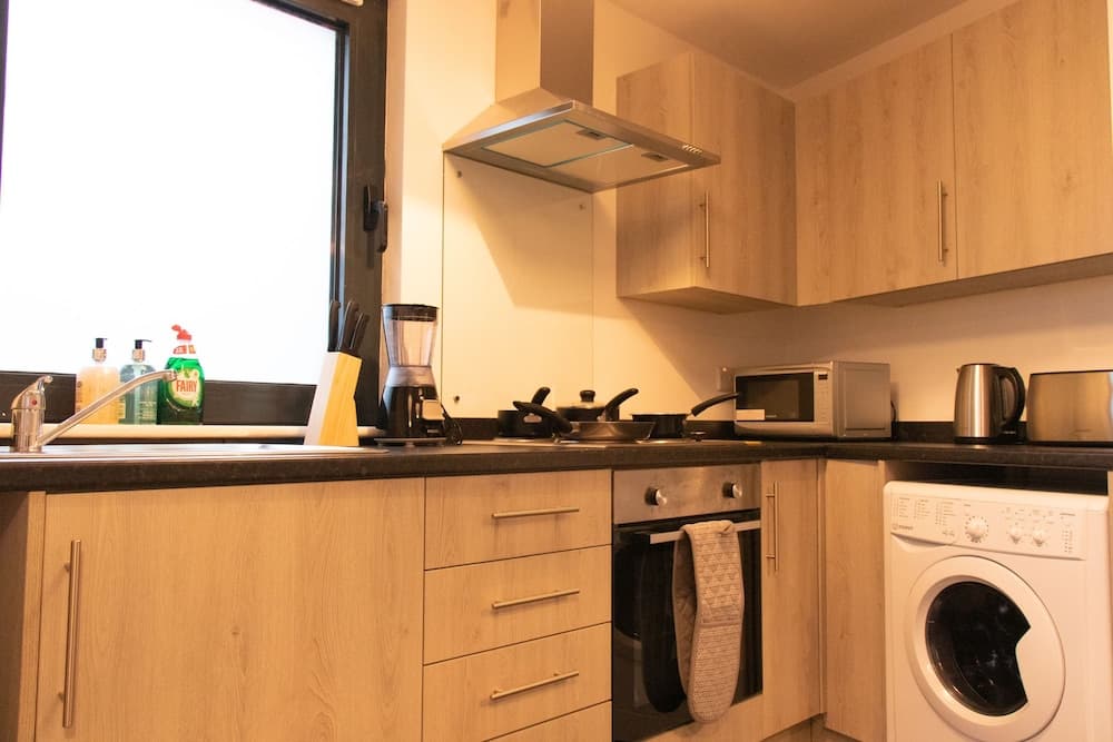 Livestay - 2 Bed Apartment Free Parking Heathrow