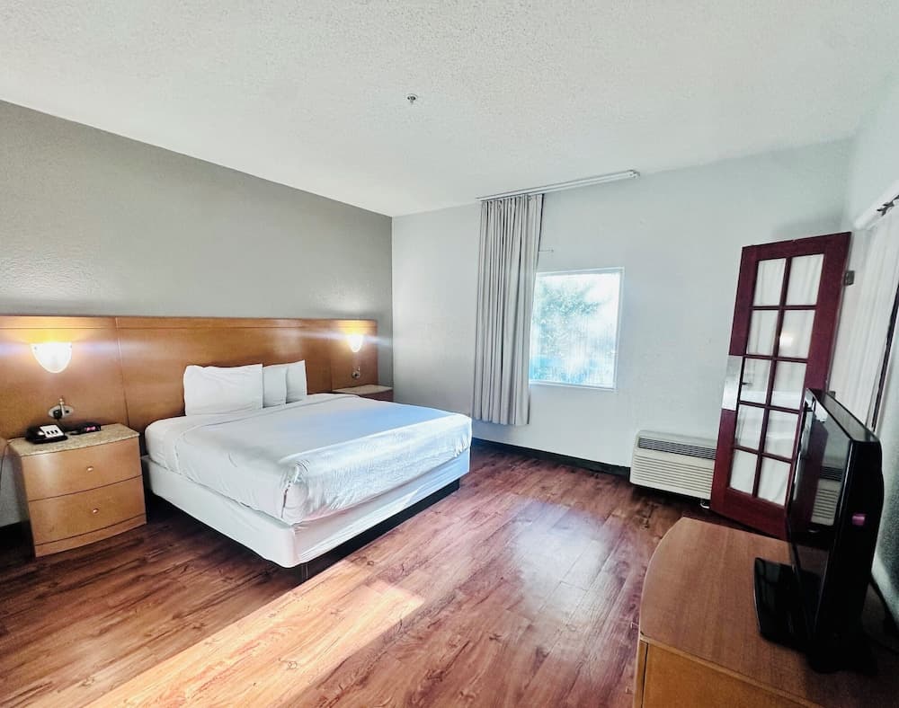 Studio 6 Savannah, GA - Gateway & I-95