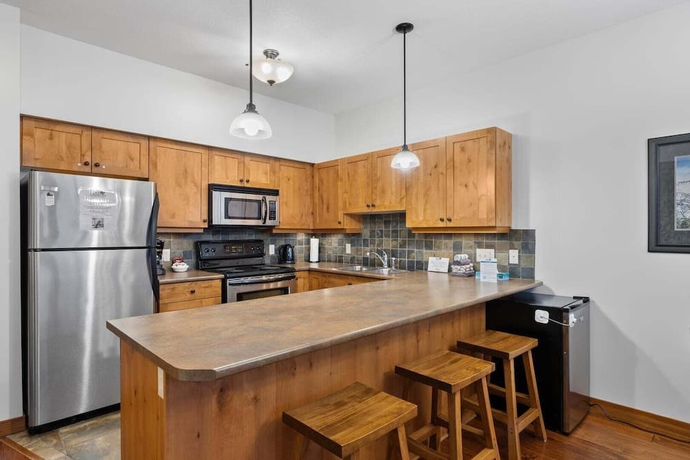 Settlers Crossing #29 By Bear Country