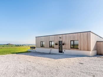 2-bed Modern Bungalow - Outstanding Country Views