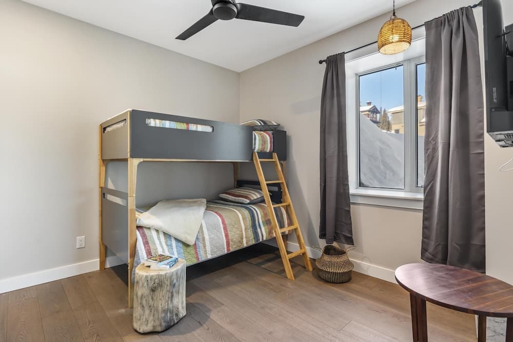 Chalet Monashee-brand New High End W/amazing Views