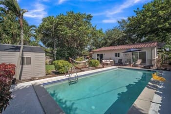 Recently Renovated Paradise W/ Private Pool! Close To Everything! 2 Bedroom Home by Redawning