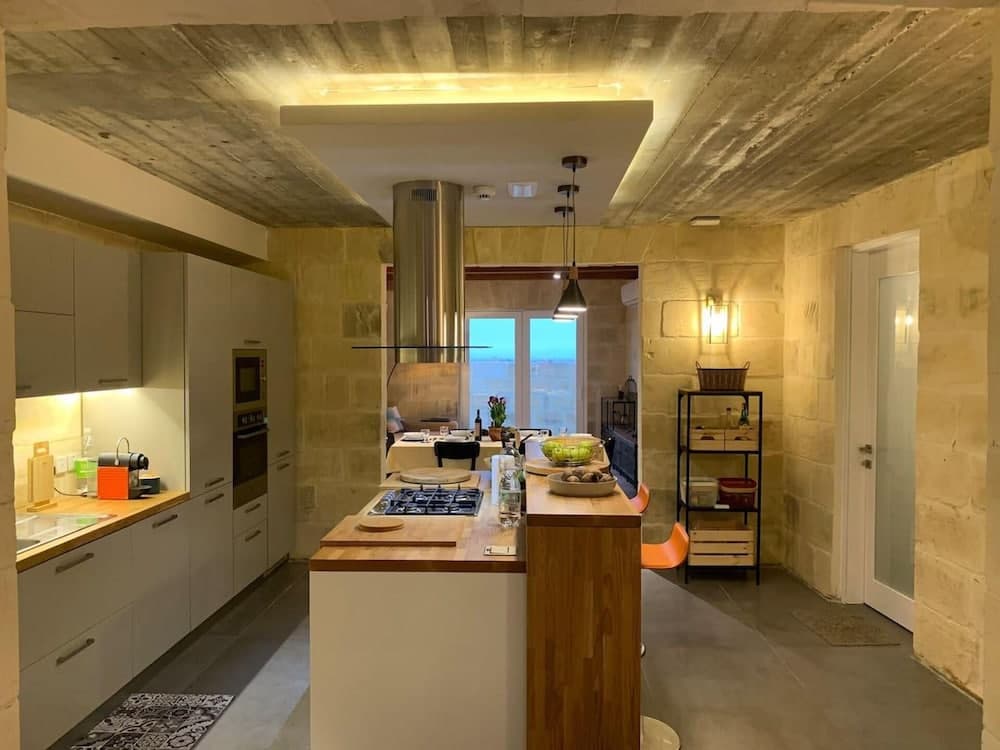 Heritage Living Apartment With Spectacular Views