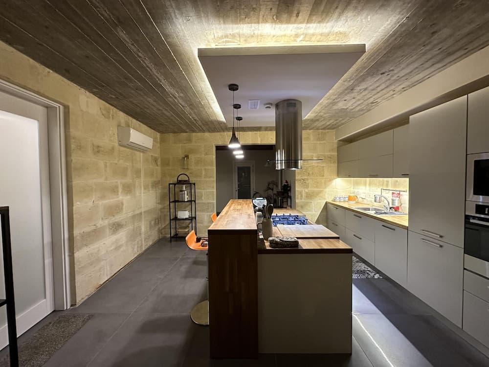 Heritage Living Apartment With Spectacular Views