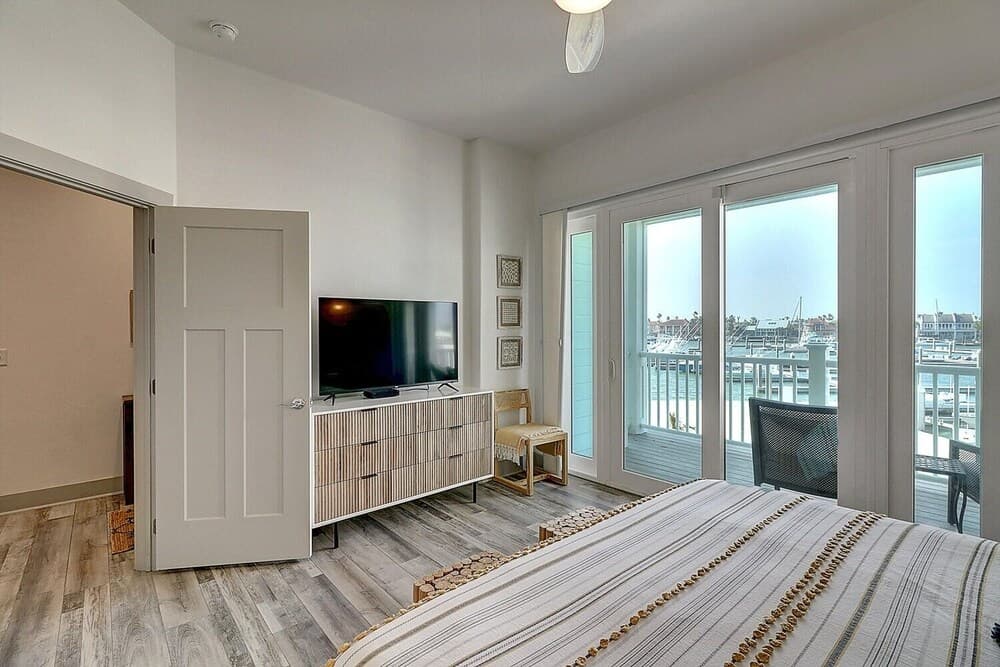 Harbor Hideaway 3 Bedroom Condo by Redawning