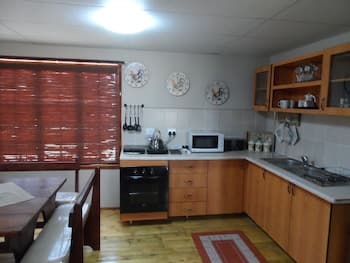 Cherry Lane Self Catering in Bloemfontein Family Apartment for max 8 Guests