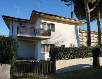 Comfortable Villa For Six People With Ac by Beahost Rentals