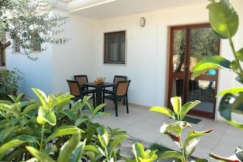 Ferienwohnung Ulivo mit Pool und Privatstrand -1