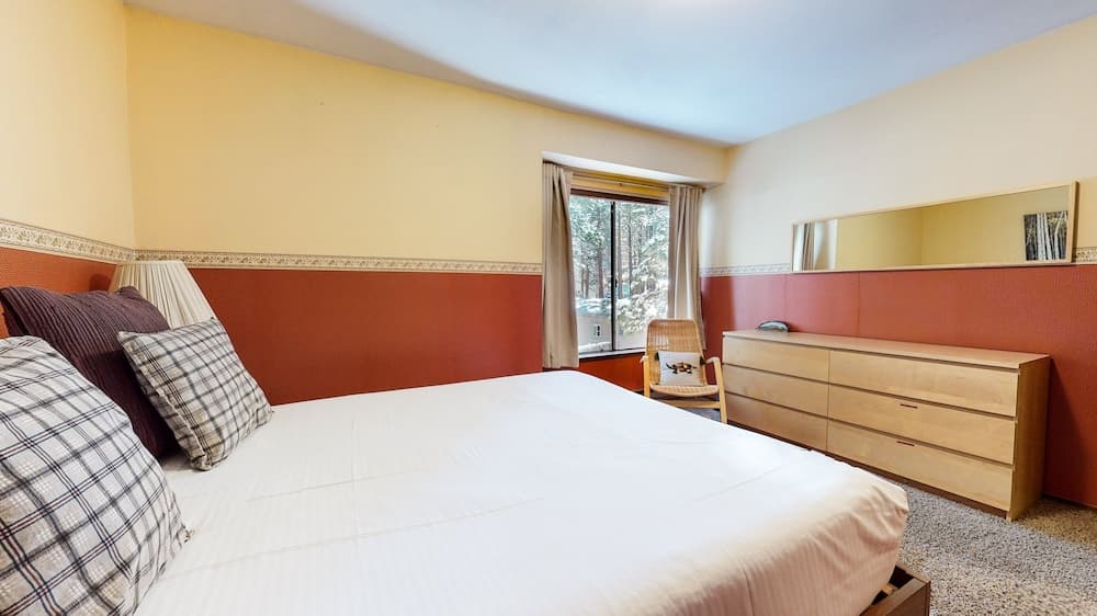 Horizons 4 186 Centrally Located, Spacious Mammoth Home with Cozy Fireplace by RedAwning