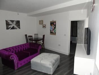Inviting 1-bed Ground Floor Apartment in Bolton