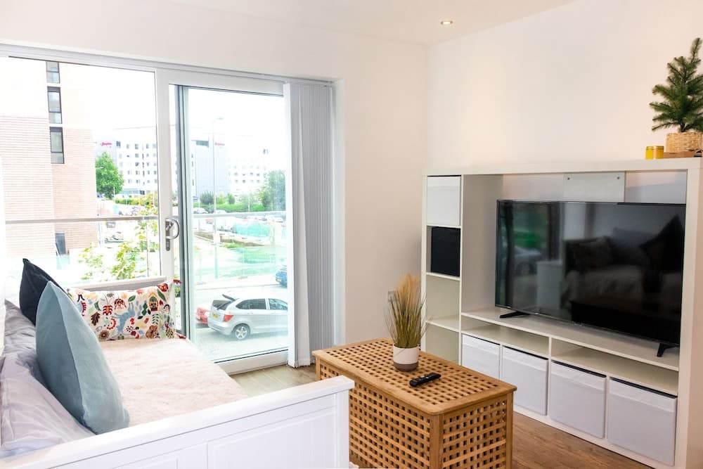 Livestay - 1bed Apt Private Building Free Parking