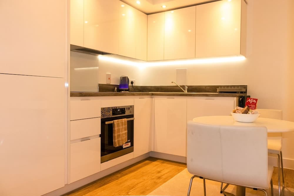 Livestay - 1bed Apt Private Building Free Parking