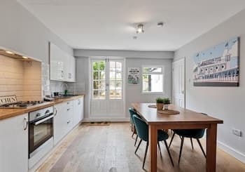 Hove Actually House - 4 Bedrooms - Garden