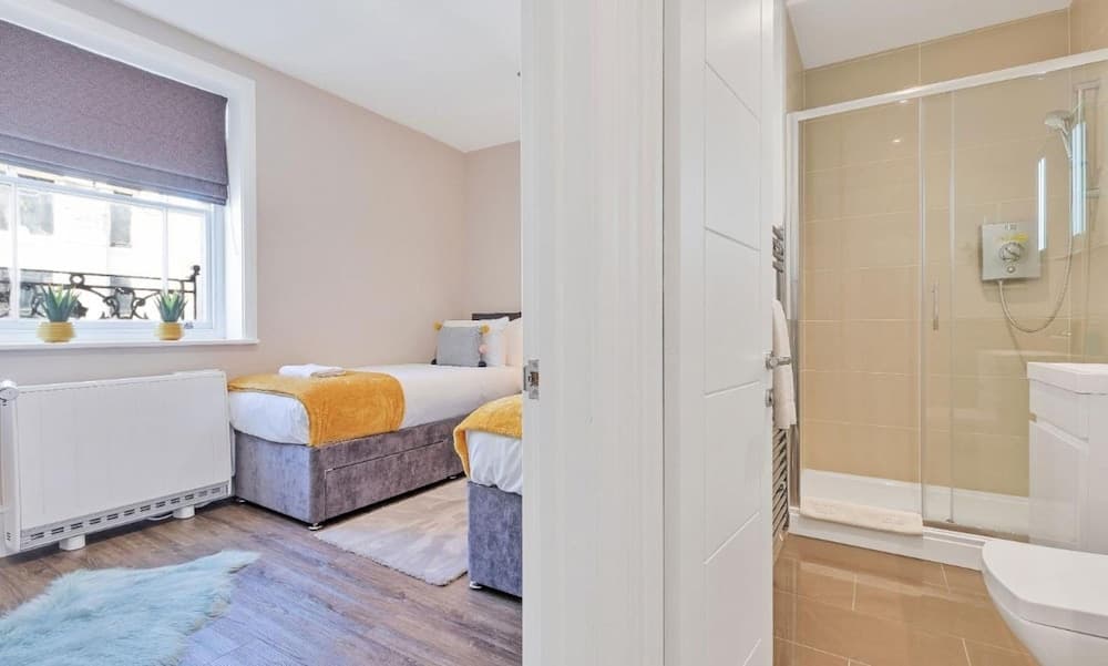 City Heights One Bedroom Modern apt 100 Metres From Seafront