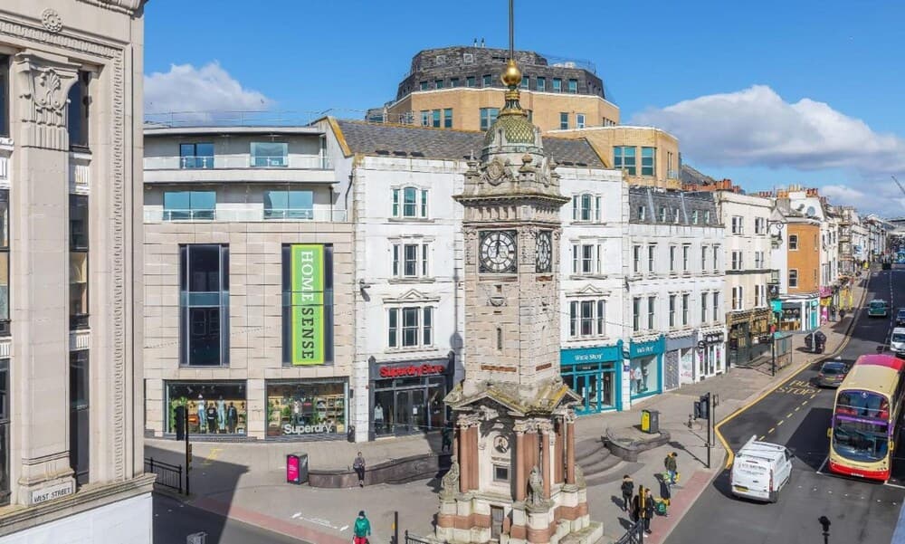 City Heights One Bedroom Modern apt 100 Metres From Seafront