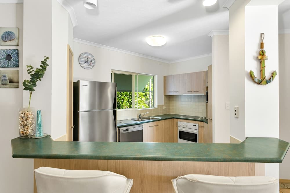 Beachfront Bliss 3-bedroom Apartment with Sea View 4