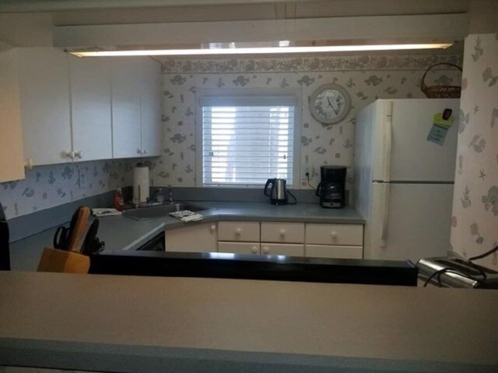 Tradewinds 151 1 Bedroom Condo by Redawning