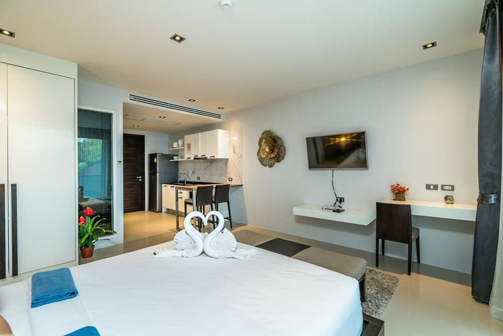 Et414 - Charming Pool View Studio Pool and gym in Patong