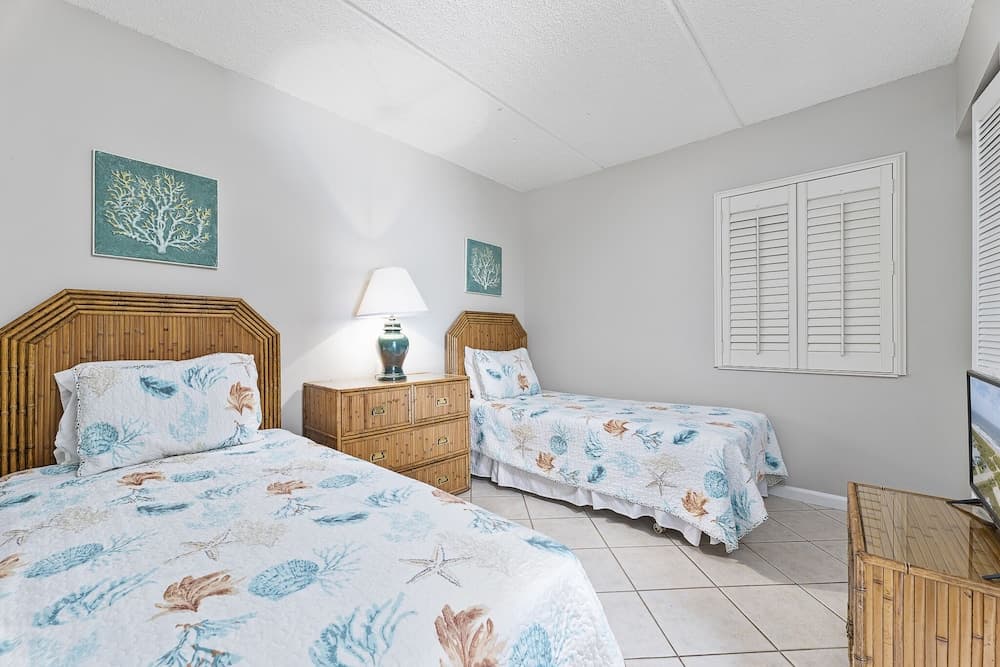 Ocean & Racquet by Distinctive Beach Rentals