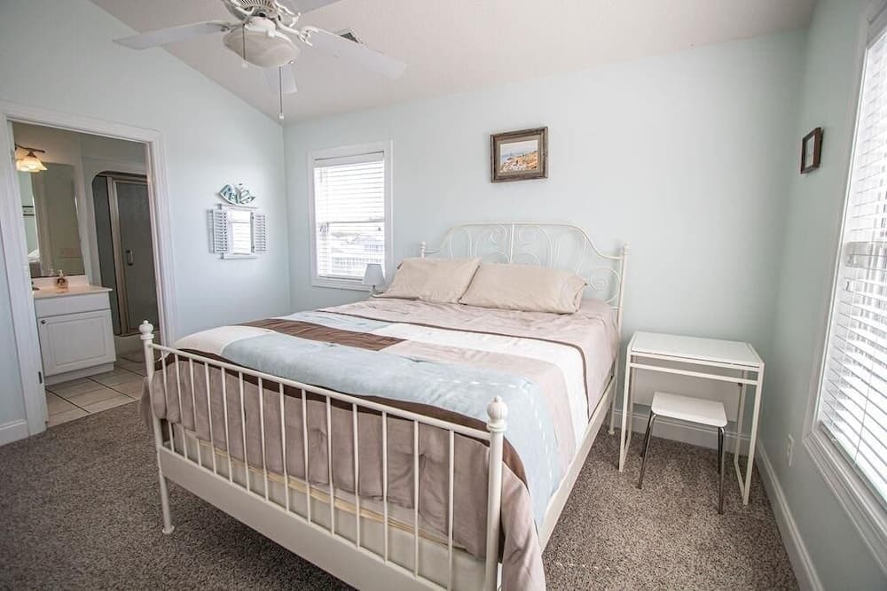 Sun Kissed 5 Bedroom Home by RedAwning