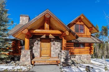 Fireside Retreat 3 Bedroom Home by Redawning