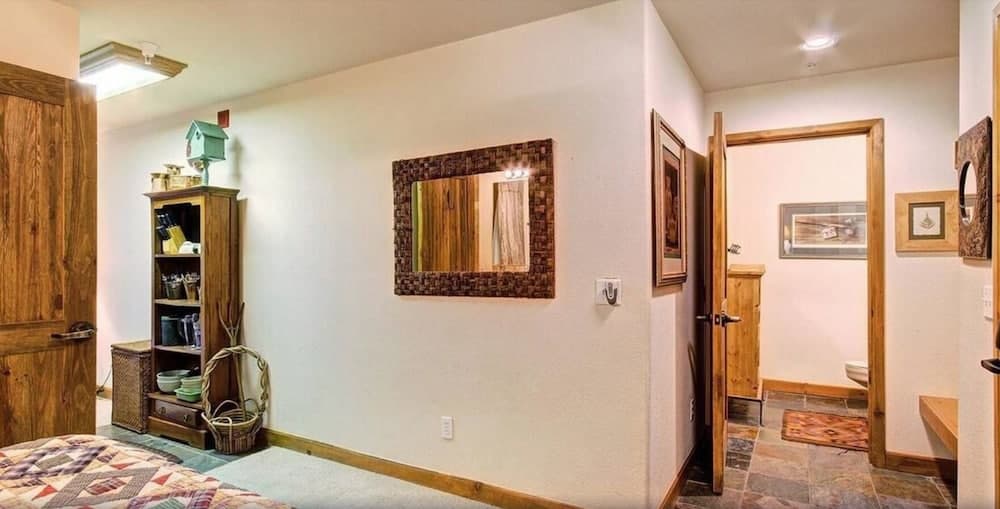 Tyra Riverbend 111 Condo by Redawning