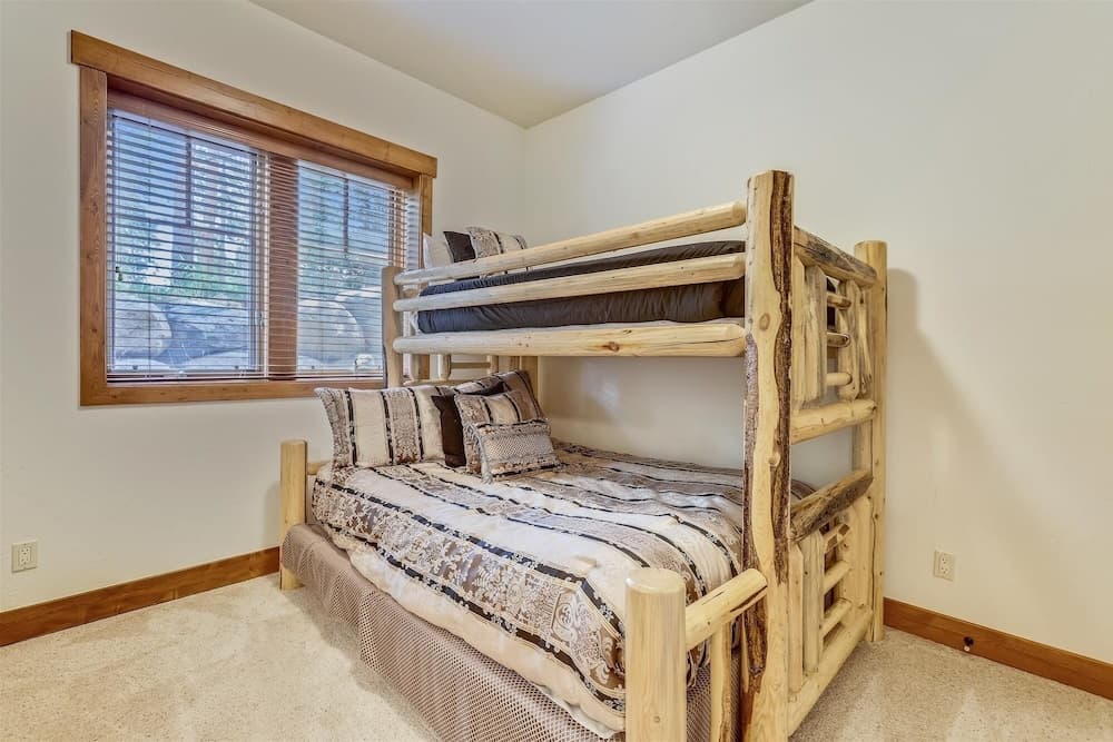 Shock Hill Retreat 4 Bedroom Townhouse by Redawning