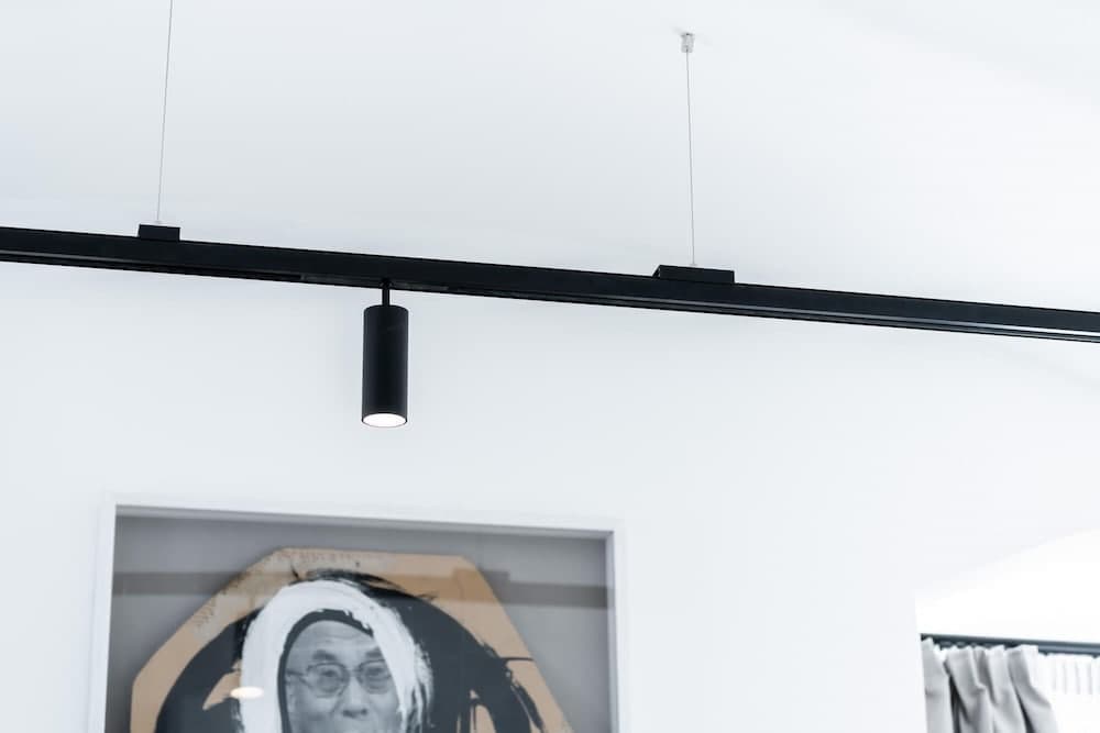 Suiten Apartment Art Collection With Kind Bed Air Conditioning and two Separate Bedrooms