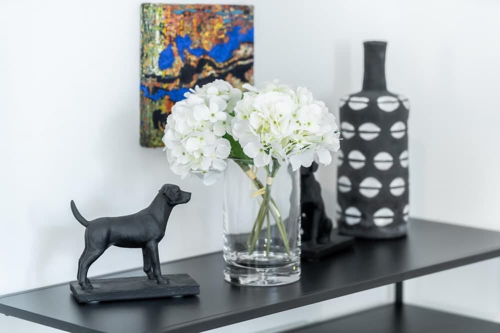 Deluxe Studio Art Collection With King Bed View and Air Conditioning