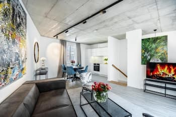 Townhouse Art Collection With Terrace Private Parking King Bed and Air Conditioning