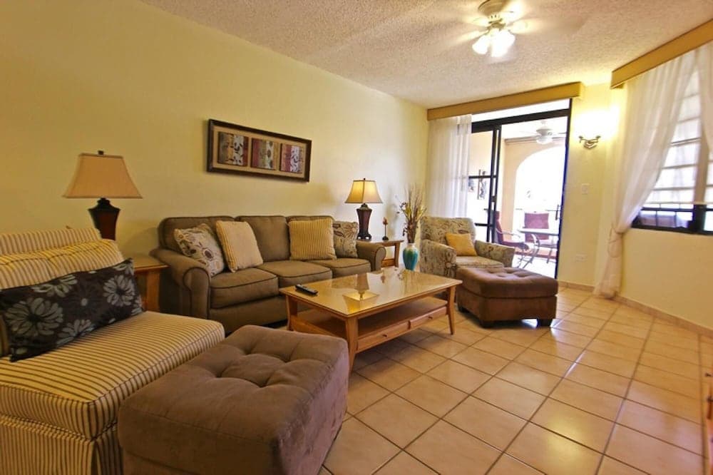 Sea Haven Serenity Villa in Crescent Beach Cb219