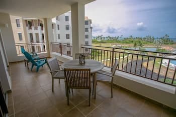 Impressive 2 Bedroom Luxurious Ocean View Apartment at Exclusive Solarea Complex