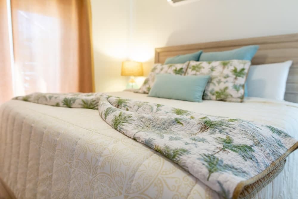 Newly Remodeled Townhouse w Private Pool Sc40