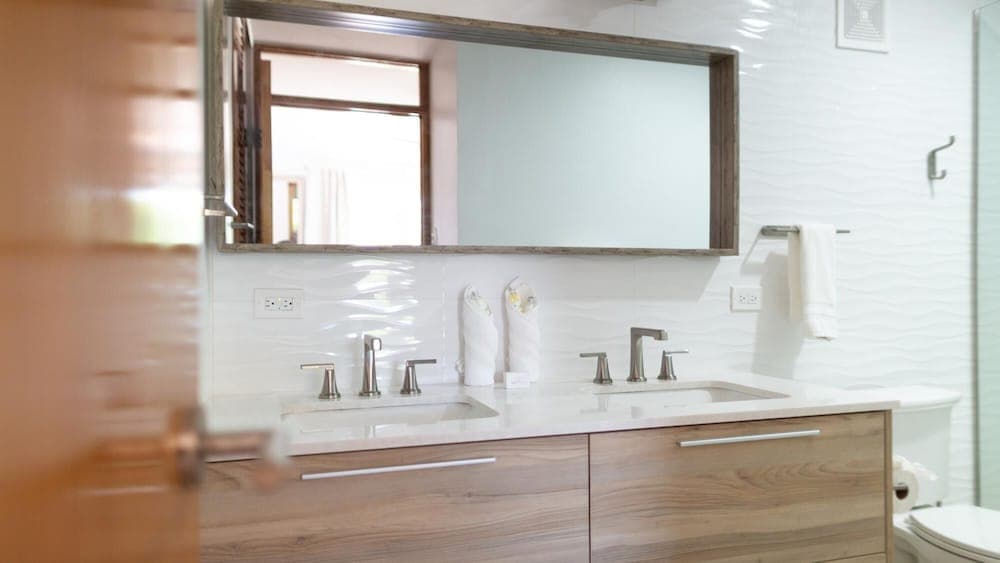 Newly Remodeled Townhouse w Private Pool Sc40