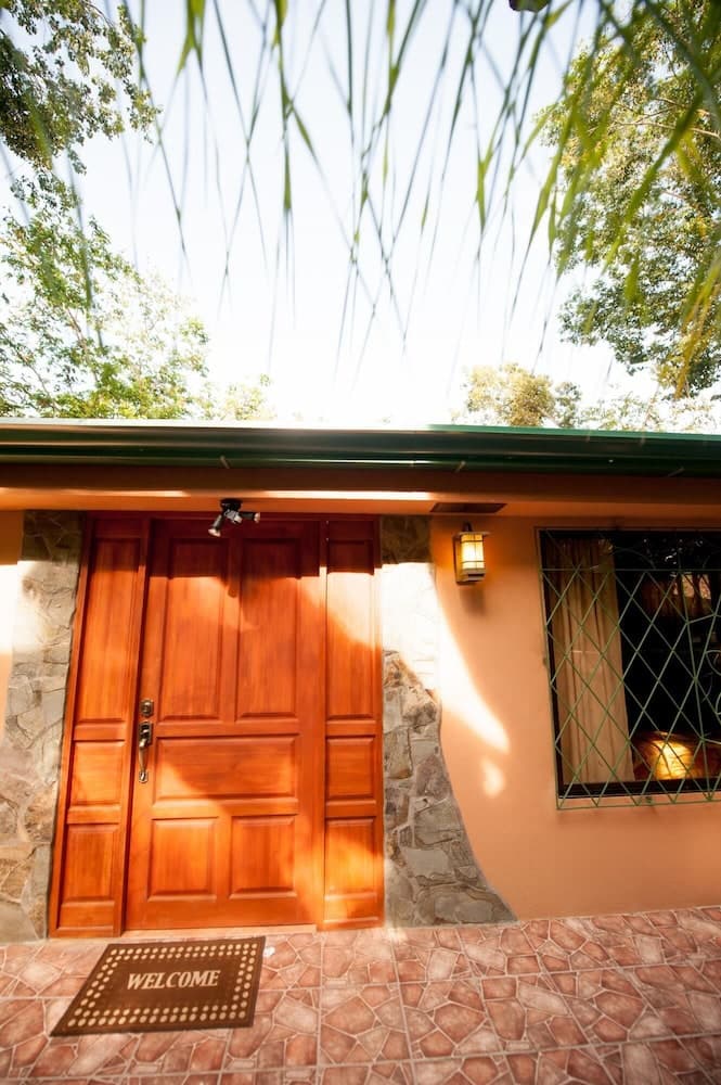 Casa Macaw Jungle Cabin w Private Pool Wifi and AC