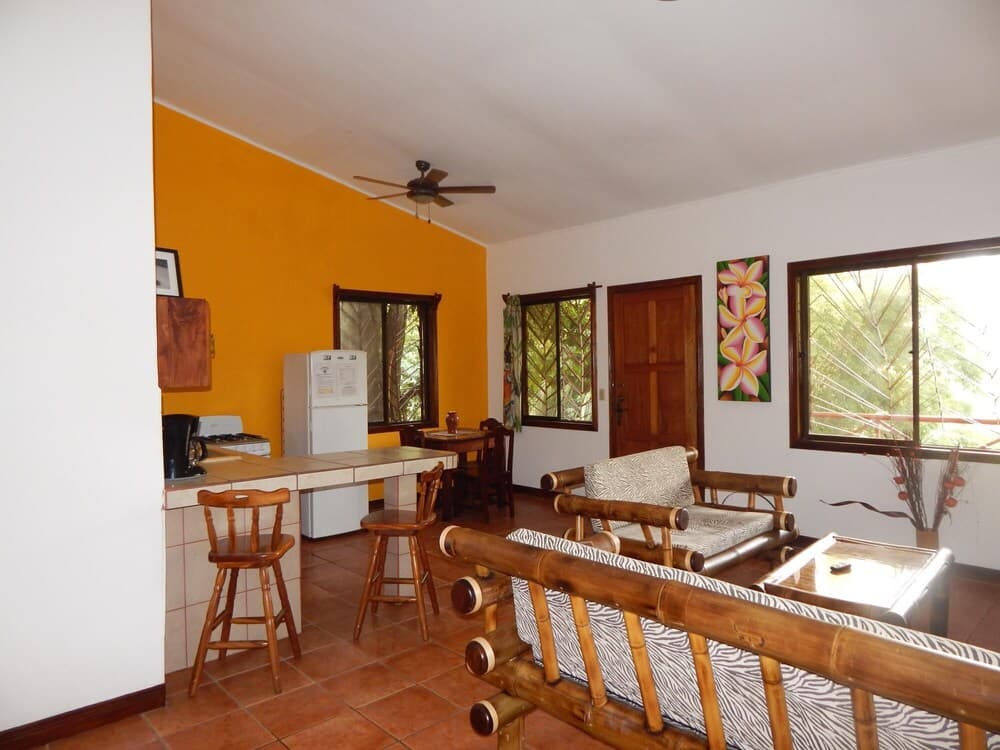 Eco-condo Serviced Apartments in Quepos w Pool Wildlife Visits