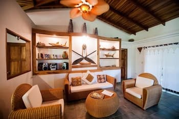 4BR Villa Motmot in w Exclusive Pool Wifi AC