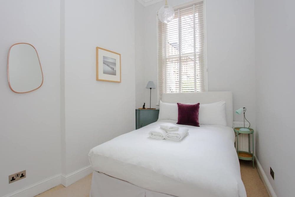 Stylish 2 Bedroom Apartment in Affluent Earls Court