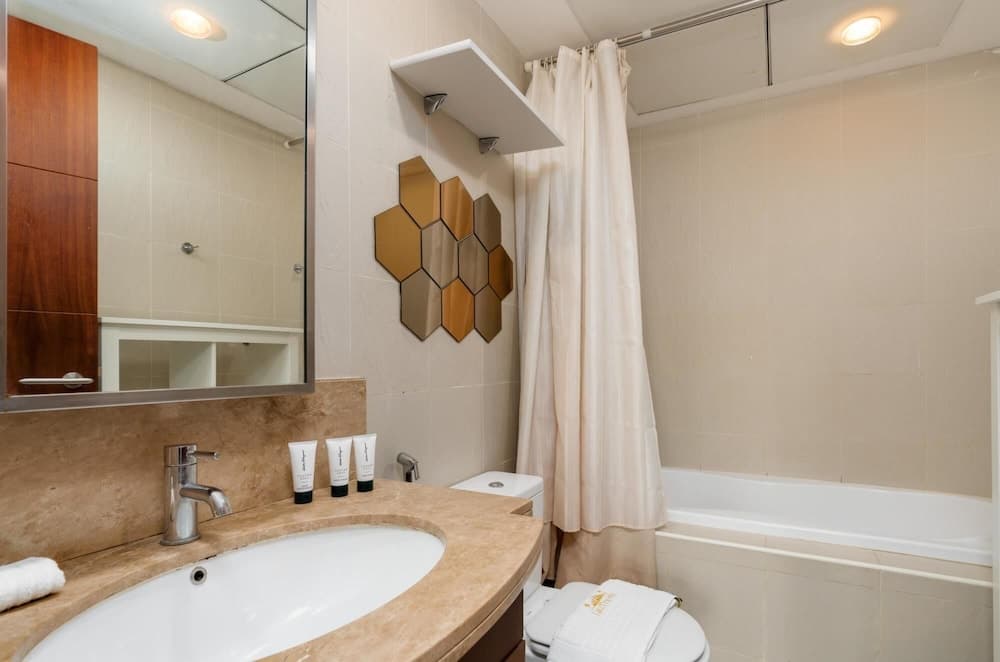 1BR Apt Top Floor Burj Sea Views Downtown