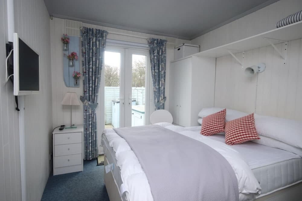 17H Medmerry Park 2 Bedroom Chalet