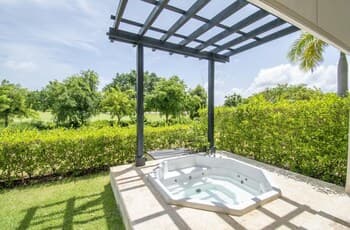 Large Fully-equiped Golf-front Apartment With Jacuzzi in Luxury Beach Resort