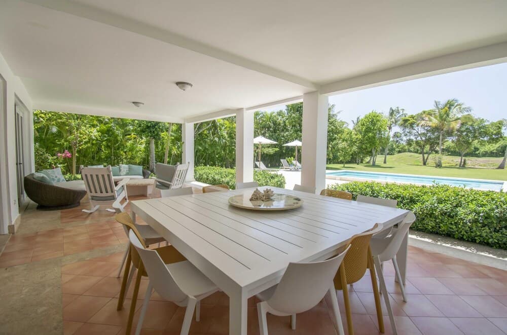 Colorful Golf-front Villa With Private Pool in Exclusive Beach Resort