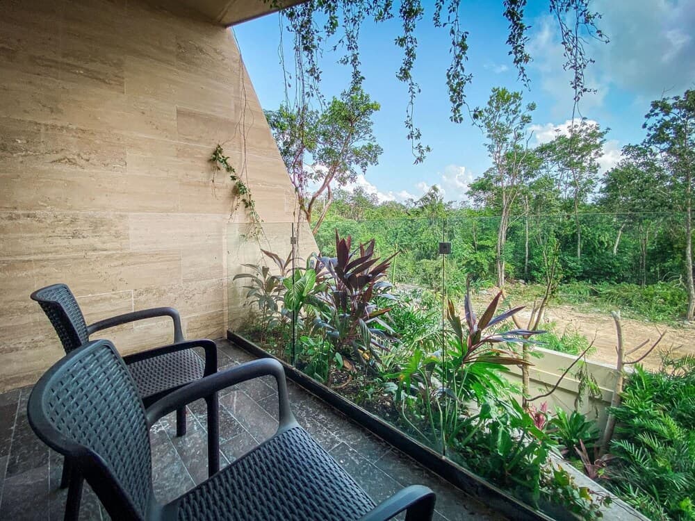 Bright Stylish 2 BR Condo With Pool View Gym Spa Access