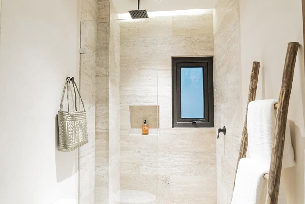 Nice Avant-garde Studio Charming Private Terrace Mini-plunge Pool and Great Amenities