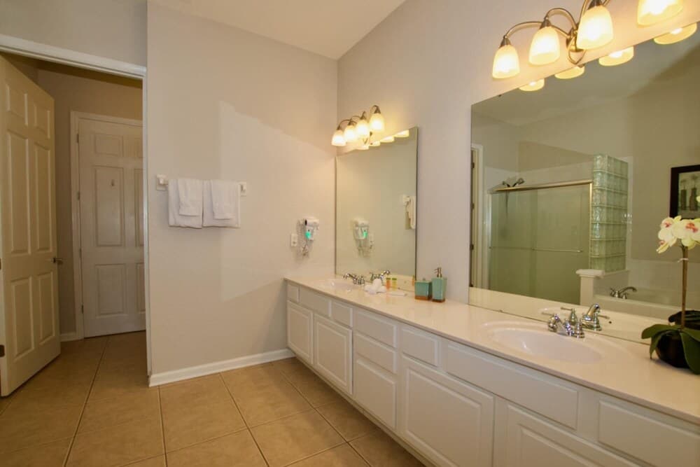 Vista Cay Luxury 3 Bedroom Condo 3068