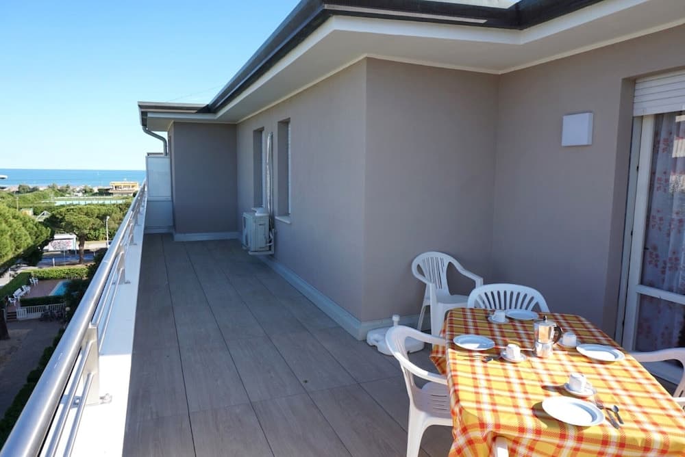 Great and Bright Apartment With Pool - Beahost