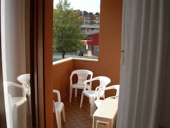 Beautiful Apartment For 6 People-swimming Pool-ac by Beahost Rentals