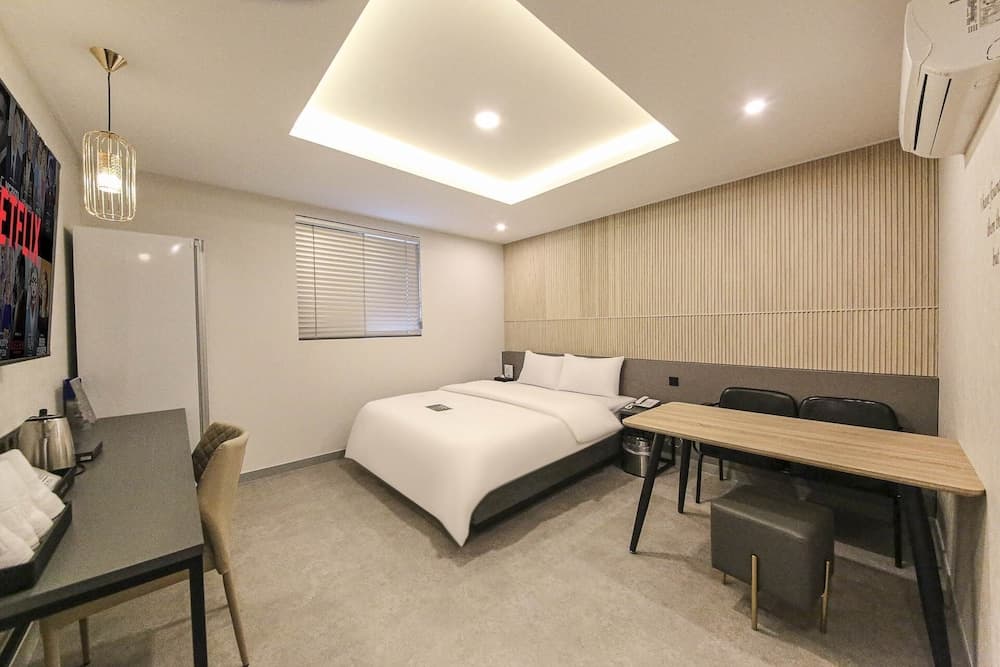 Hotel 24st Urban Brown Seosan Lake Park