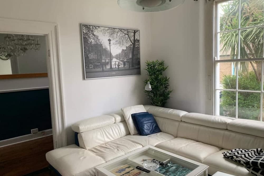 Spacious 3 Bedroom Family Home in North Strand