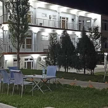 Four Star Hotel & Restaurant